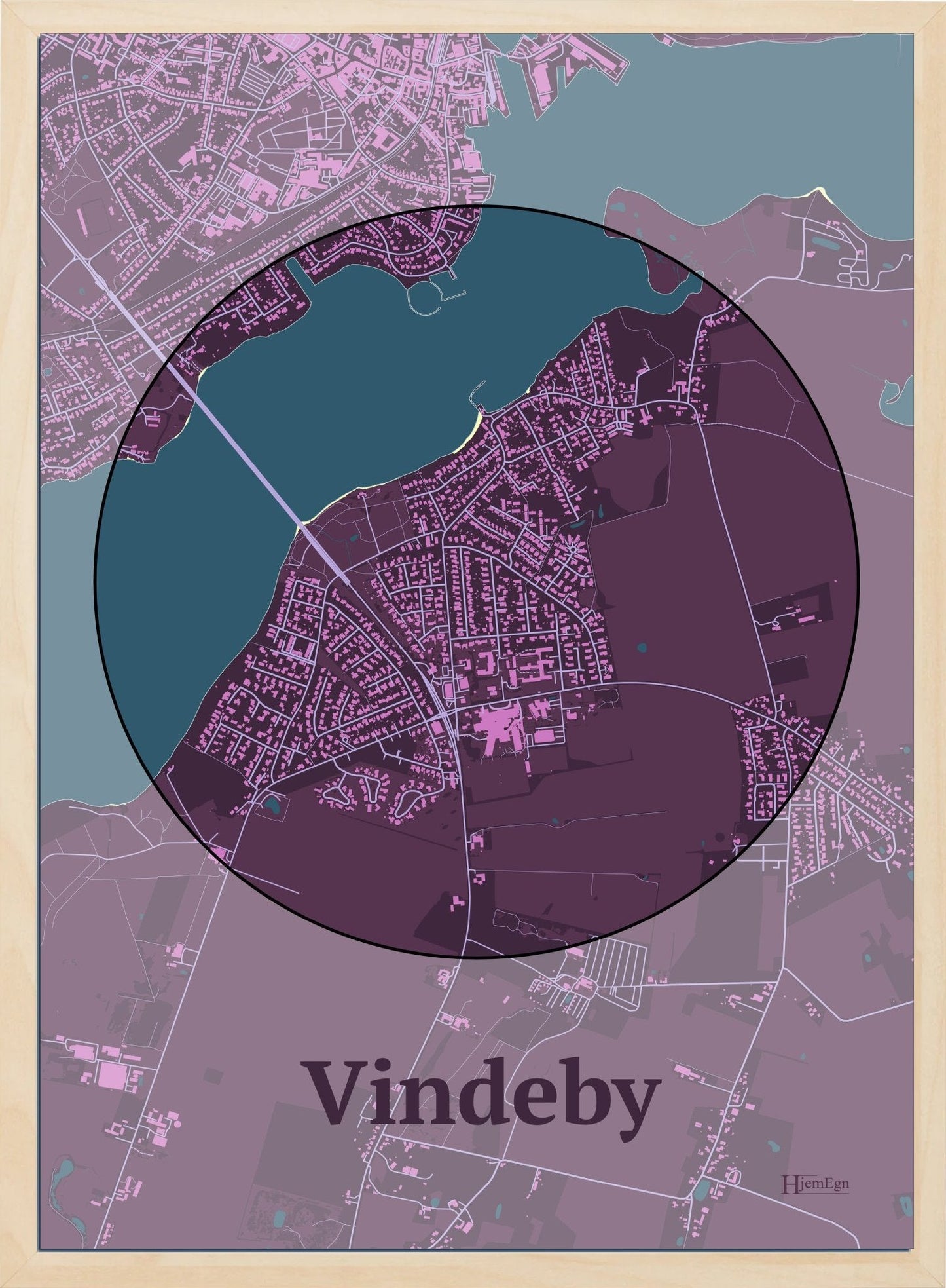 Vindeby plakat i farve mørk rød og HjemEgn.dk design centrum. Design bykort for Vindeby